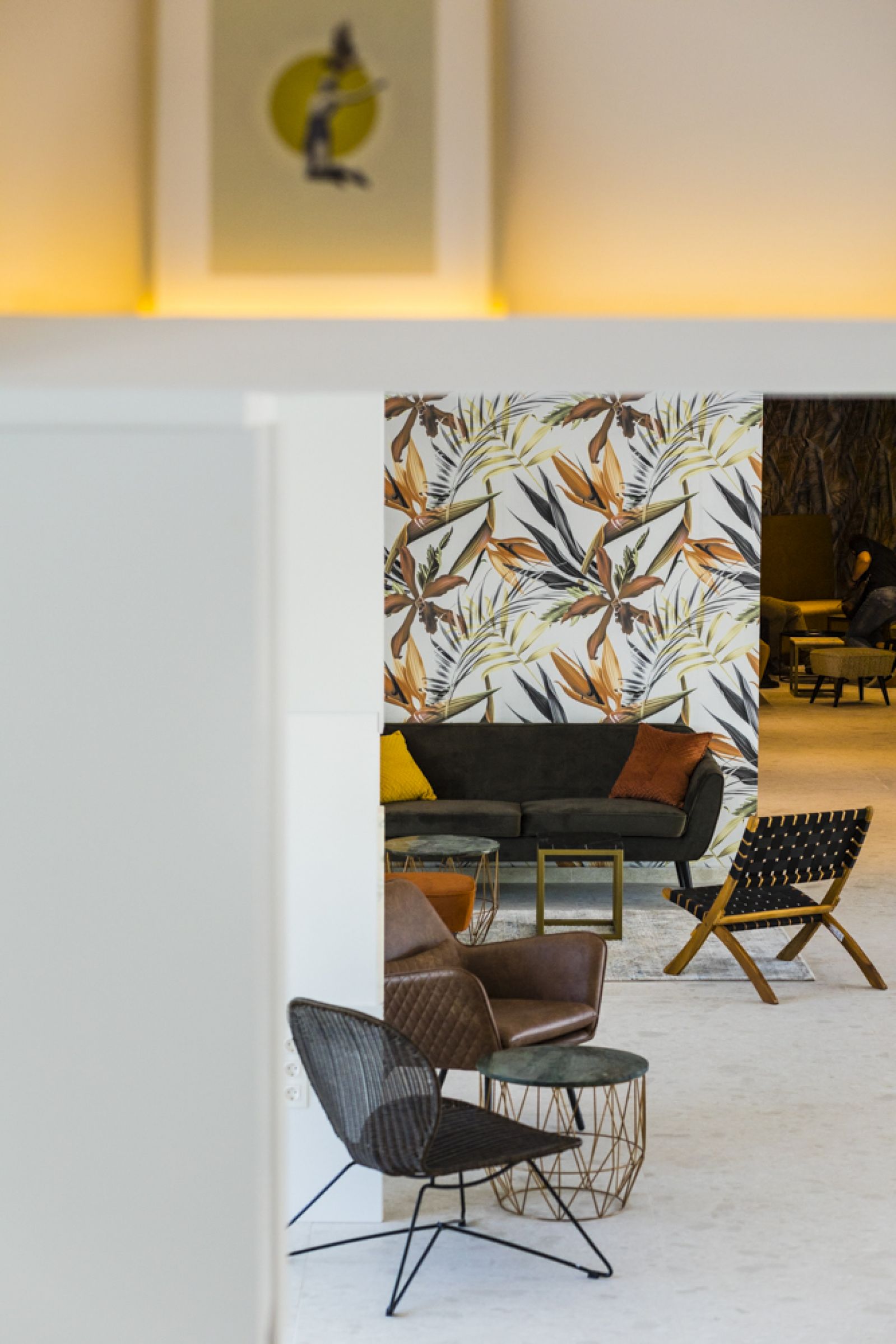 Hotel Zefir heeft voor hun hotel inrichting gekozen voor projectmeubilair van De Eekhoorn. Het project is uitgevoerd door Home Basic die gespecialiseerd zijn in hotel inrichting, horeca inrichting en project inrichting.
